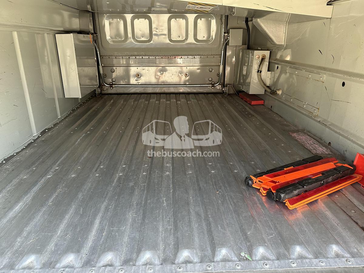 Used 2003 MCI D4500