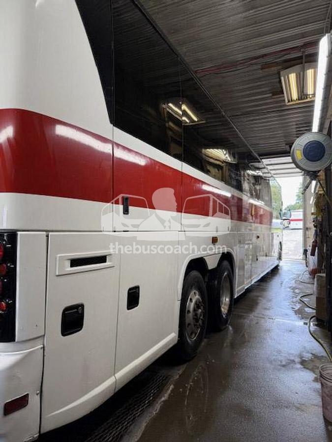 Used 2004 MCI J4500
