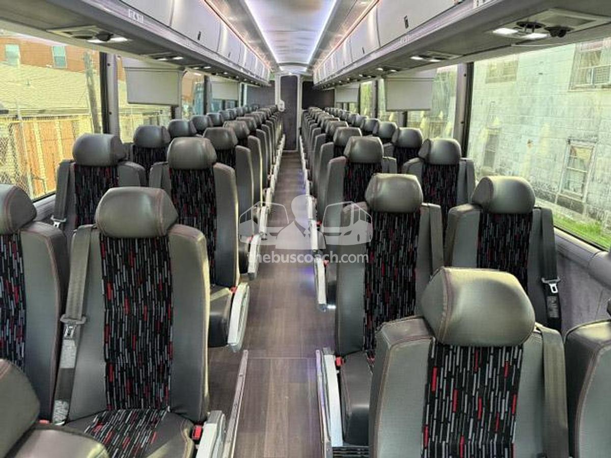 Used 2018 MCI J4500