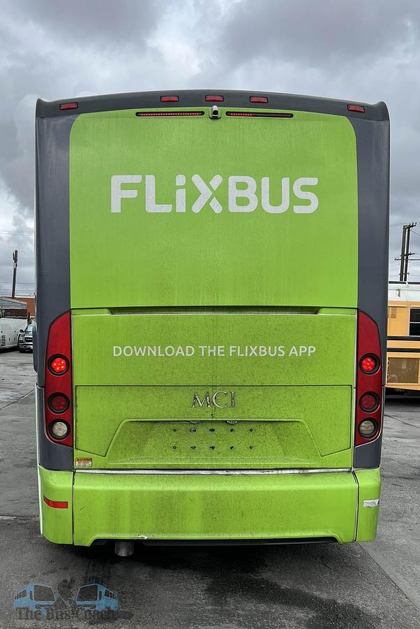 Used 2019 MCI J4500 ADA