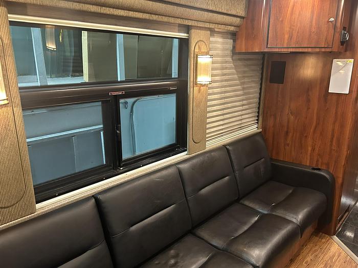 Used 2005 PREVOST XL2 Entertainer
