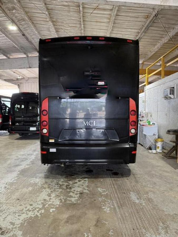 Used 2015 MCI J4500