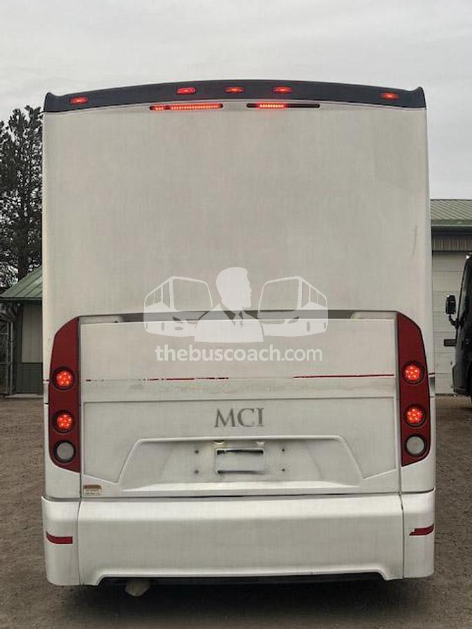 Used 2013 MCI J4500