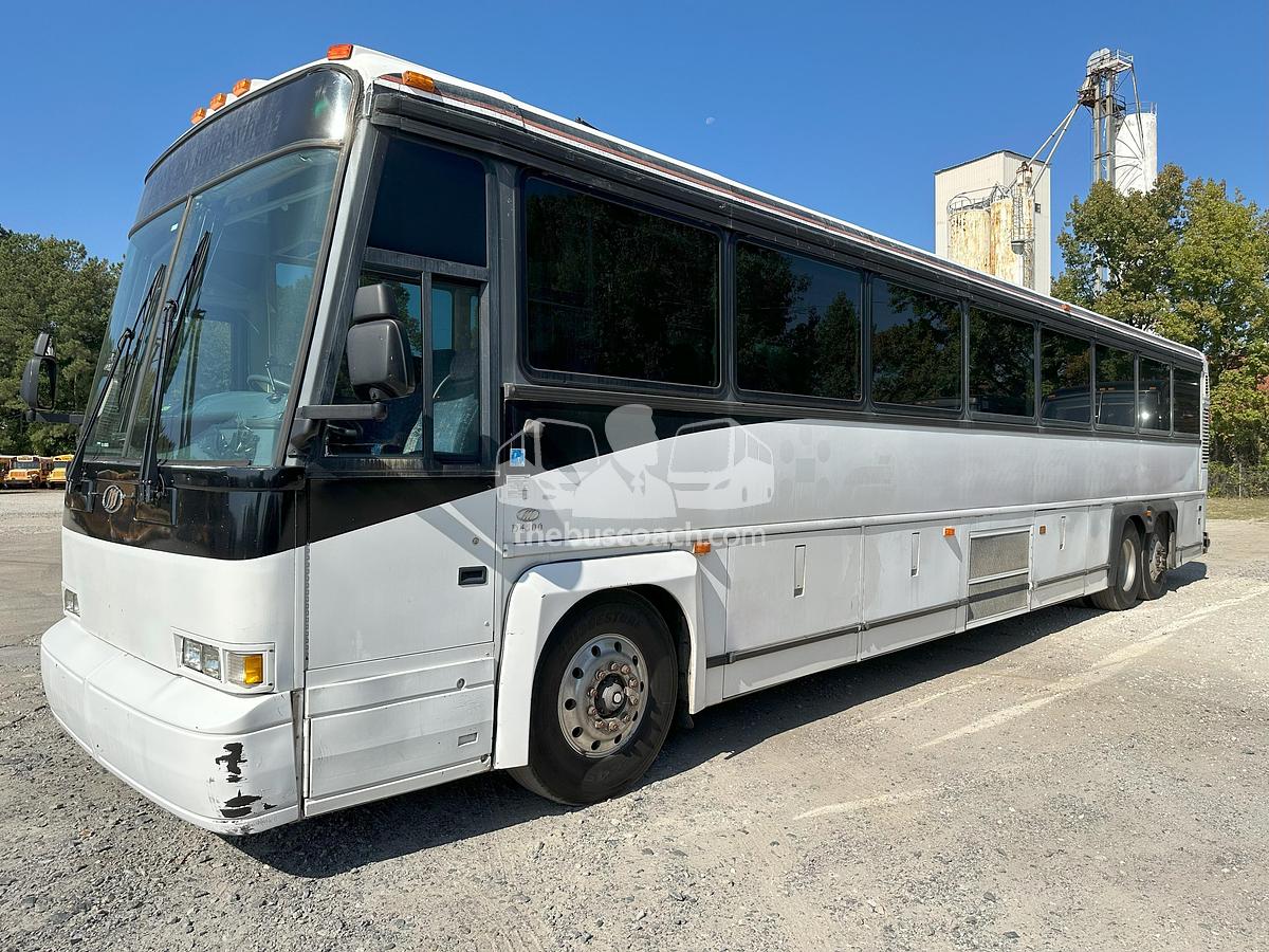 Used 2003 MCI D4500
