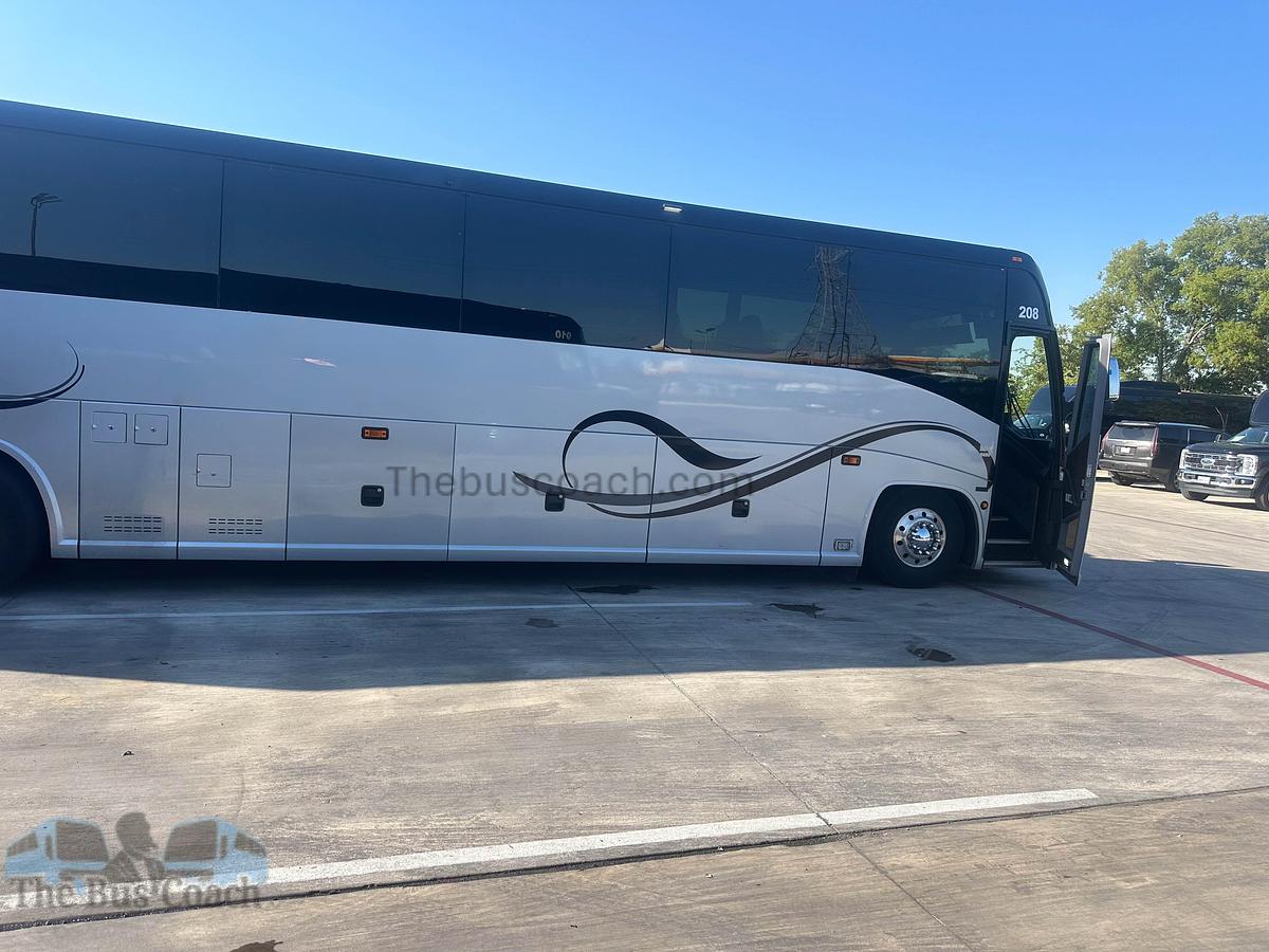 Used 2019 MCI J4500