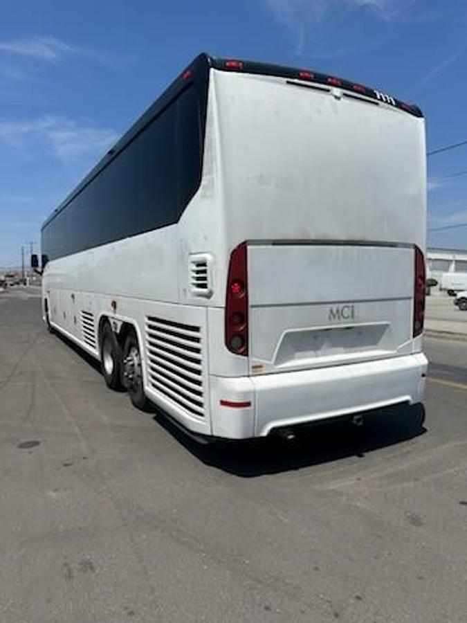 Used 2018 MCI J4500 ADA