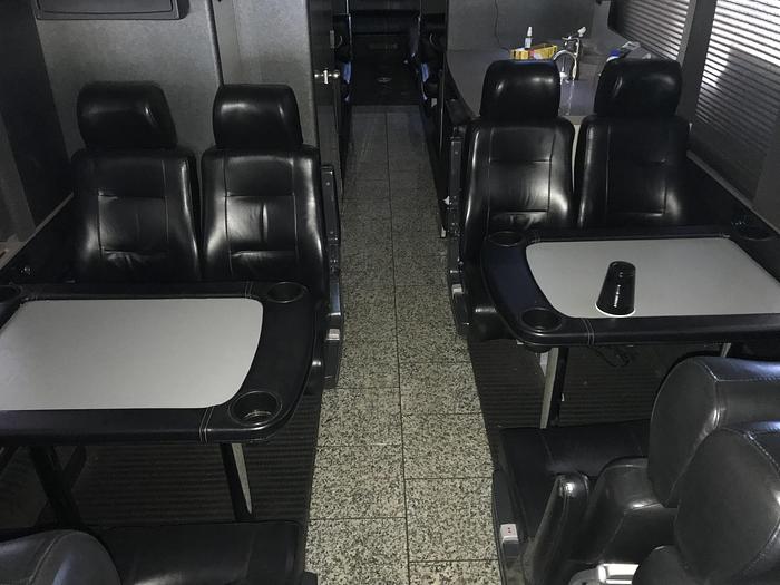 Used 2006 MCI E4500 Conv