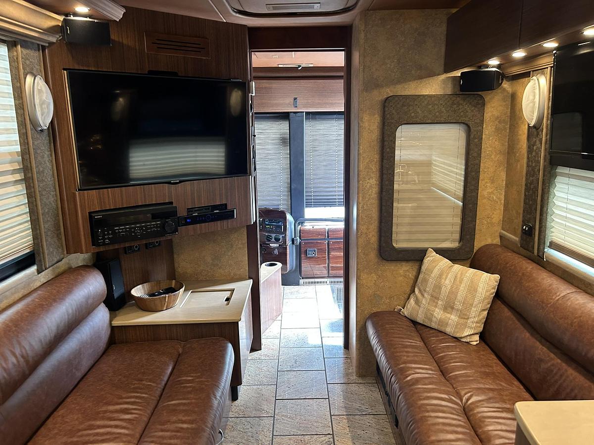Used 2008 PREVOST XLII