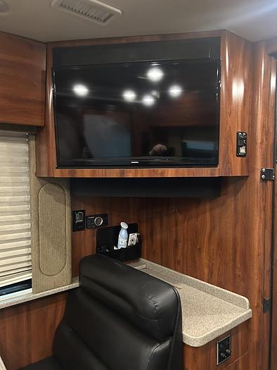 Used 2005 PREVOST XL2 Entertainer
