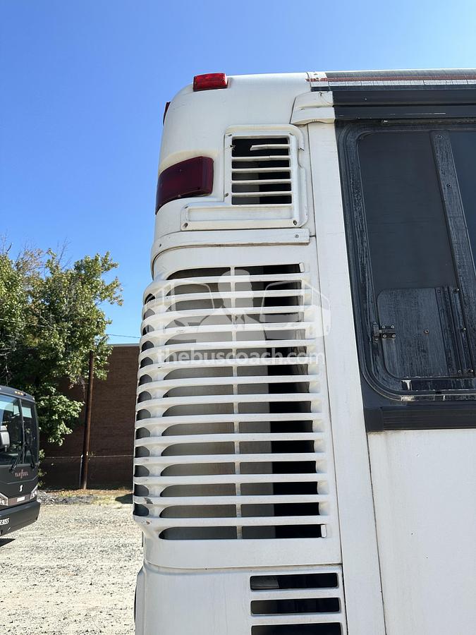 Used 2003 MCI D4500
