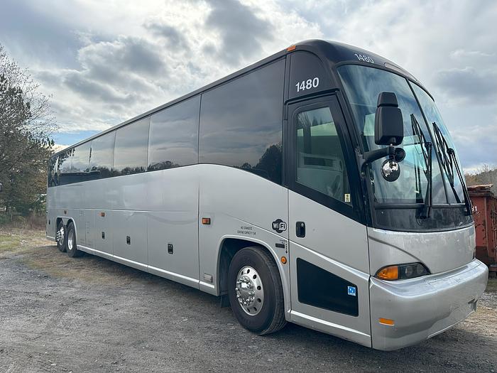 Used 2009 MCI J4500