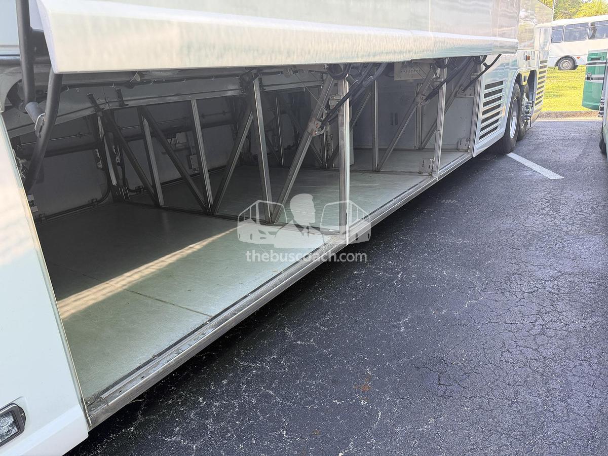 Used 2015 MCI J4500
