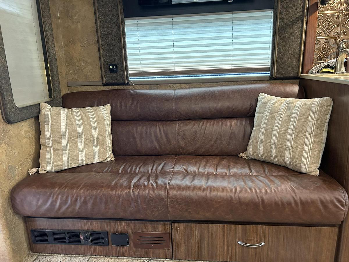 Used 2008 PREVOST XLII