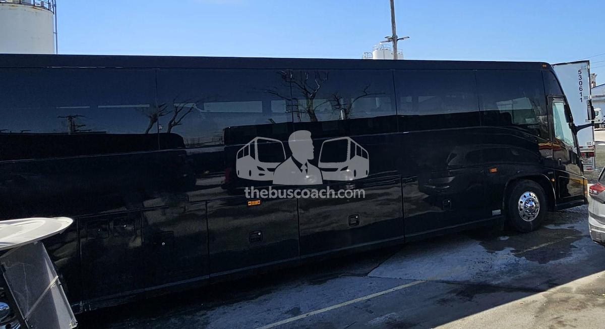 Used 2013 MCI J4500