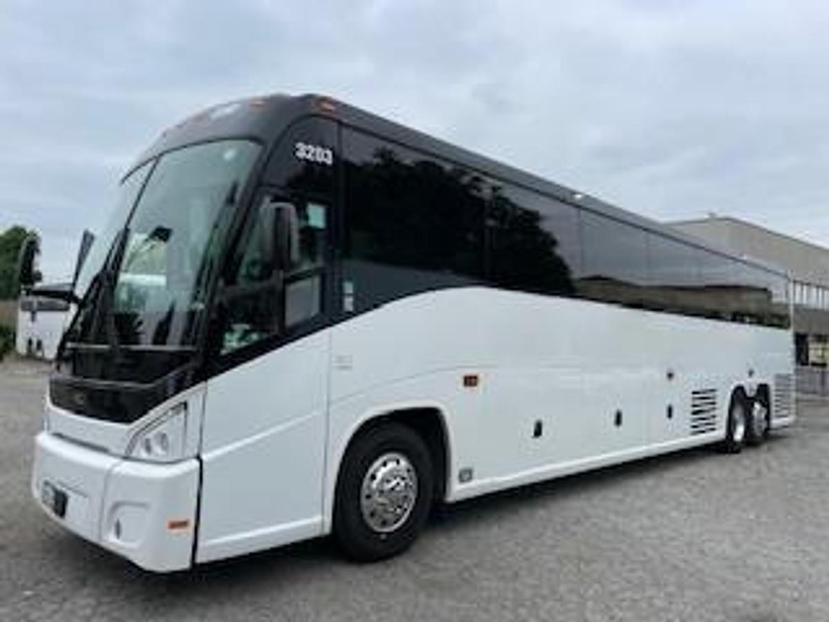 Used 2019 MCI J4500 ADA