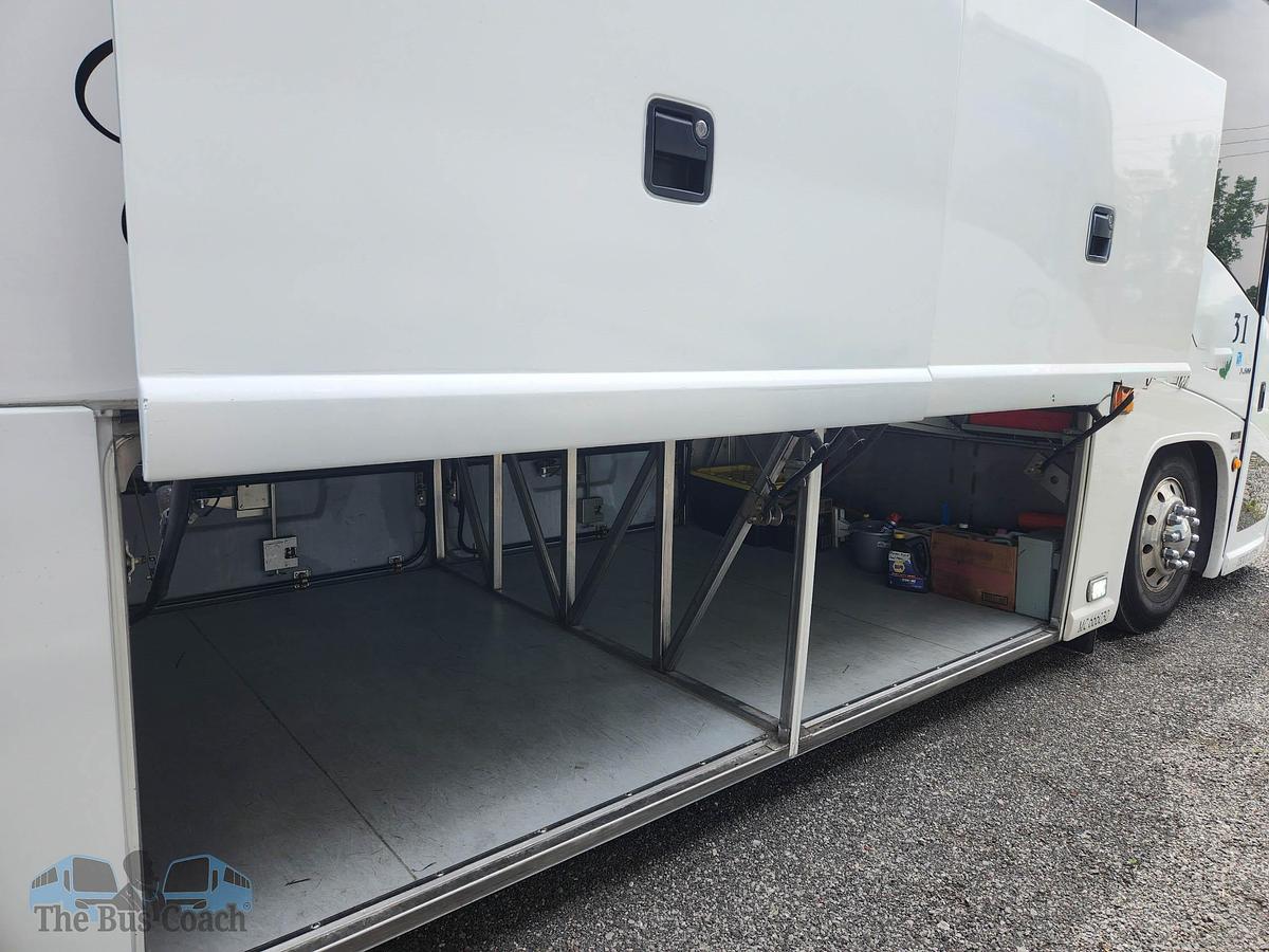 Used 2018 MCI J4500 ADA