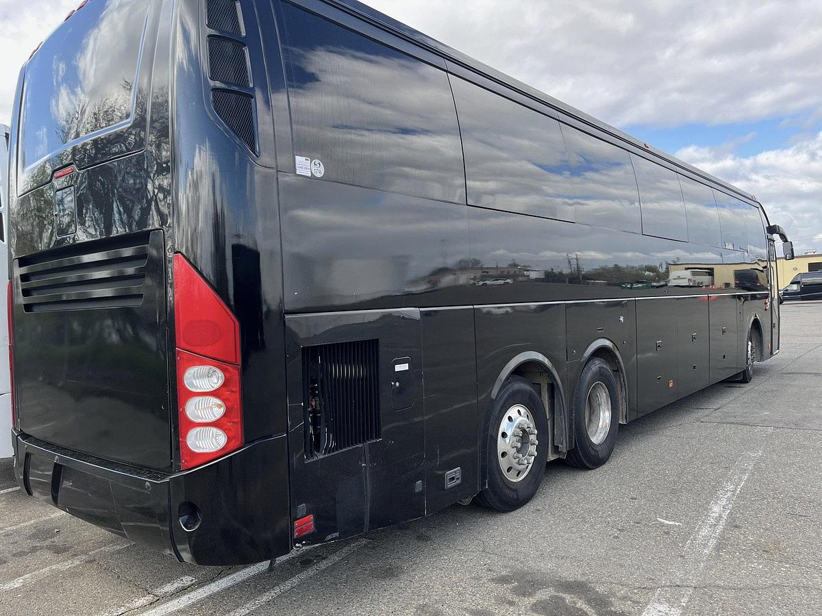 Used 2018 VOLVO 9700