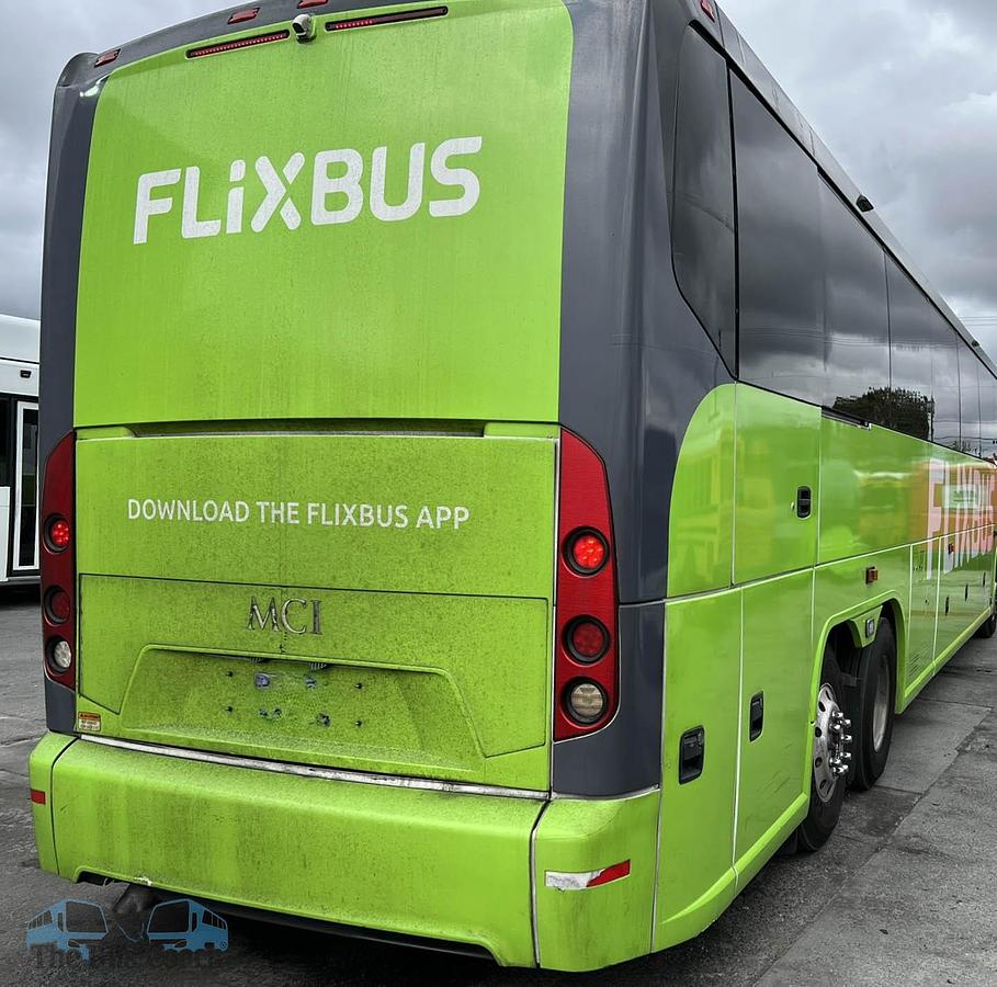 Used 2019 MCI J4500 ADA