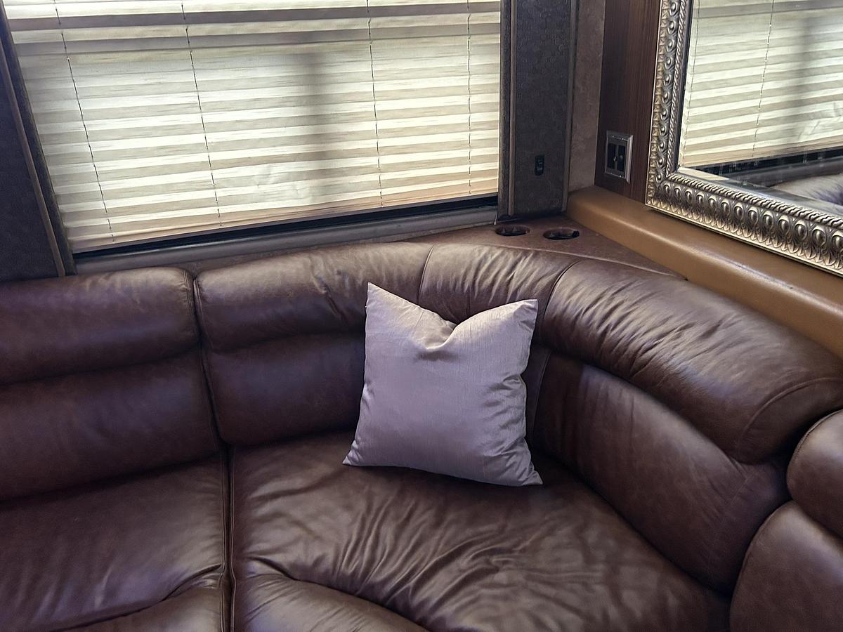 Used 2008 PREVOST XLII