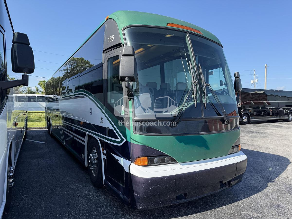 Used 2007 MCI J4500