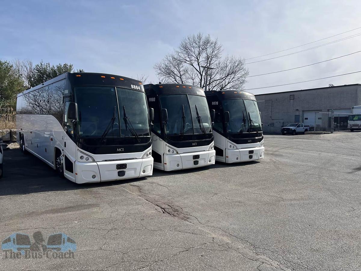 Used 2016 MCI J4500