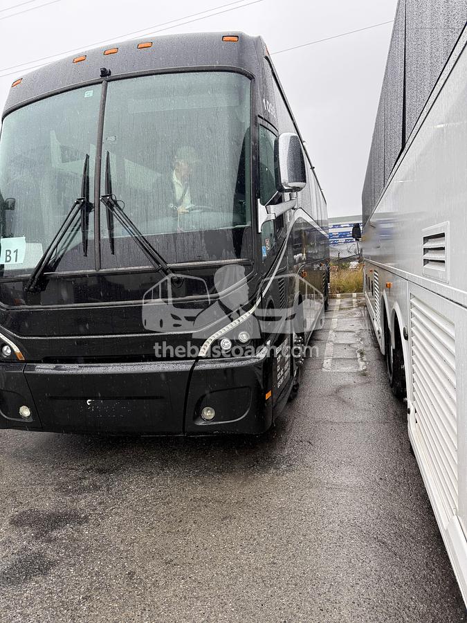 Used 2019 MCI J4500