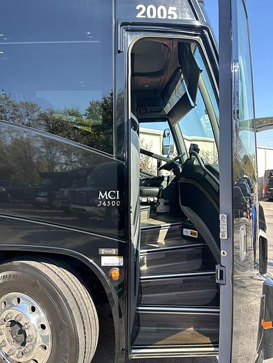 Used 2020 MCI J4500
