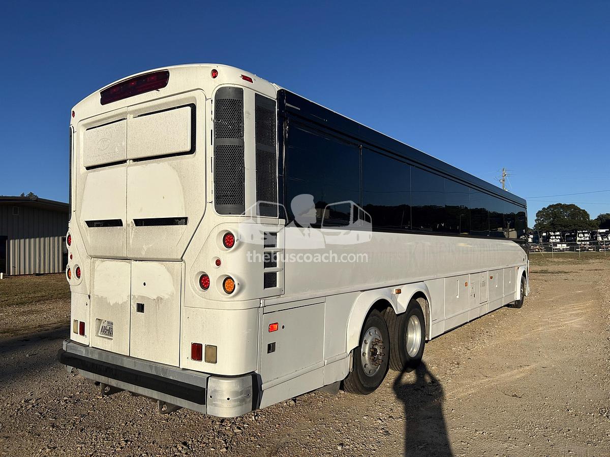 Used 2008 MCI D4505