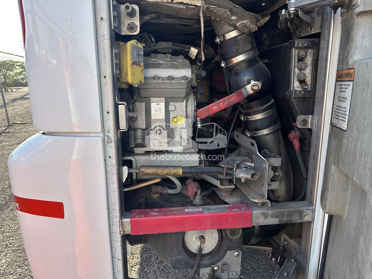 Used 2014 MCI J4500 ADA