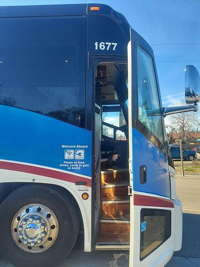Used 2013 MCI J4500
