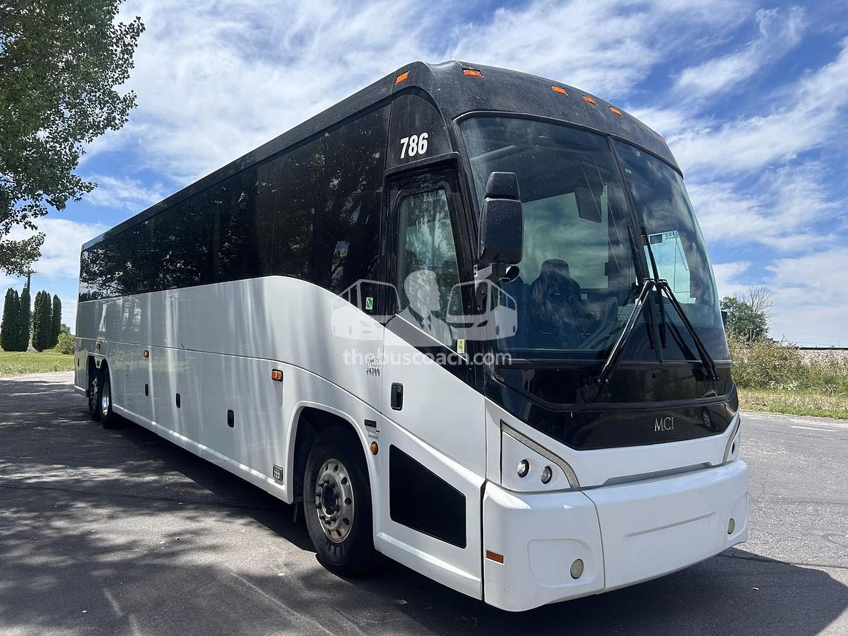 Used 2016 MCI J4500