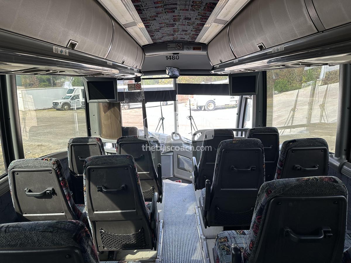 Used 2009 MCI J4500