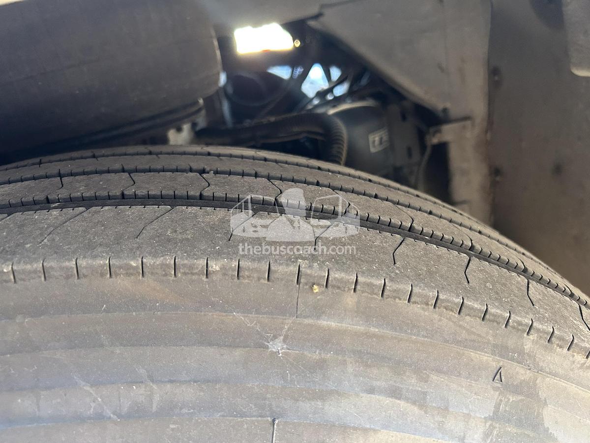 Used 2014 MCI J4500 ADA