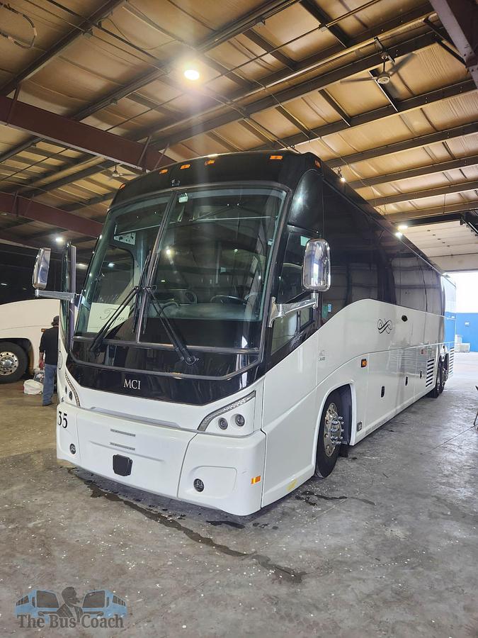 Used 2024 MCI J4500