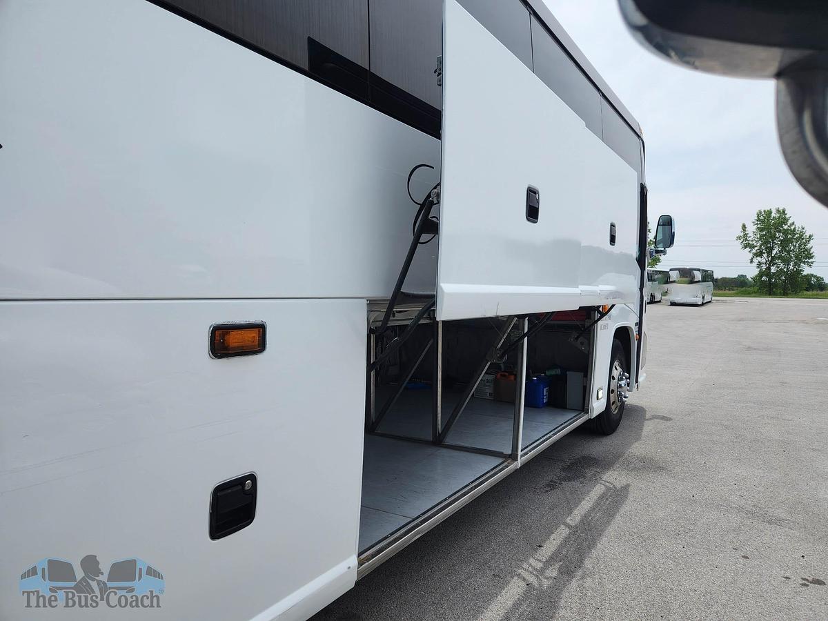Used 2024 MCI J4500