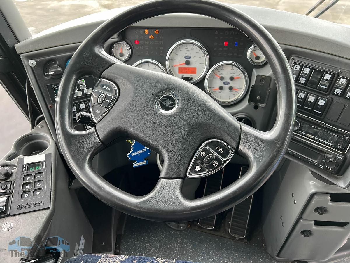 Used 2014 MCI J4500 ADA