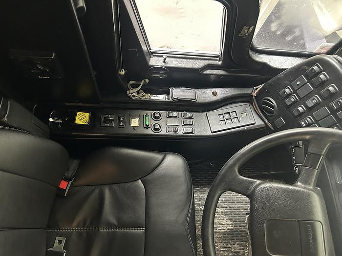 Used 2005 PREVOST XL2 Entertainer