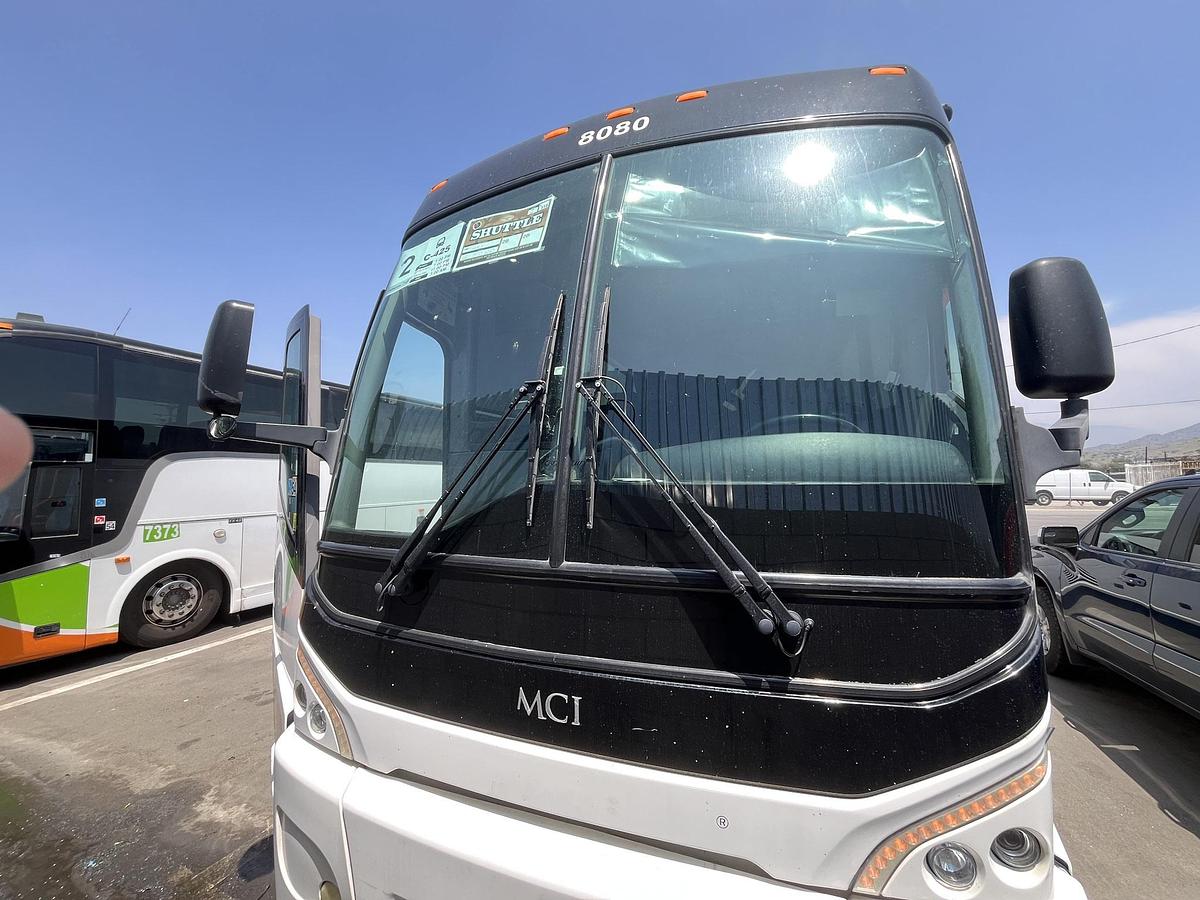 Used 2019 MCI J4500 ADA