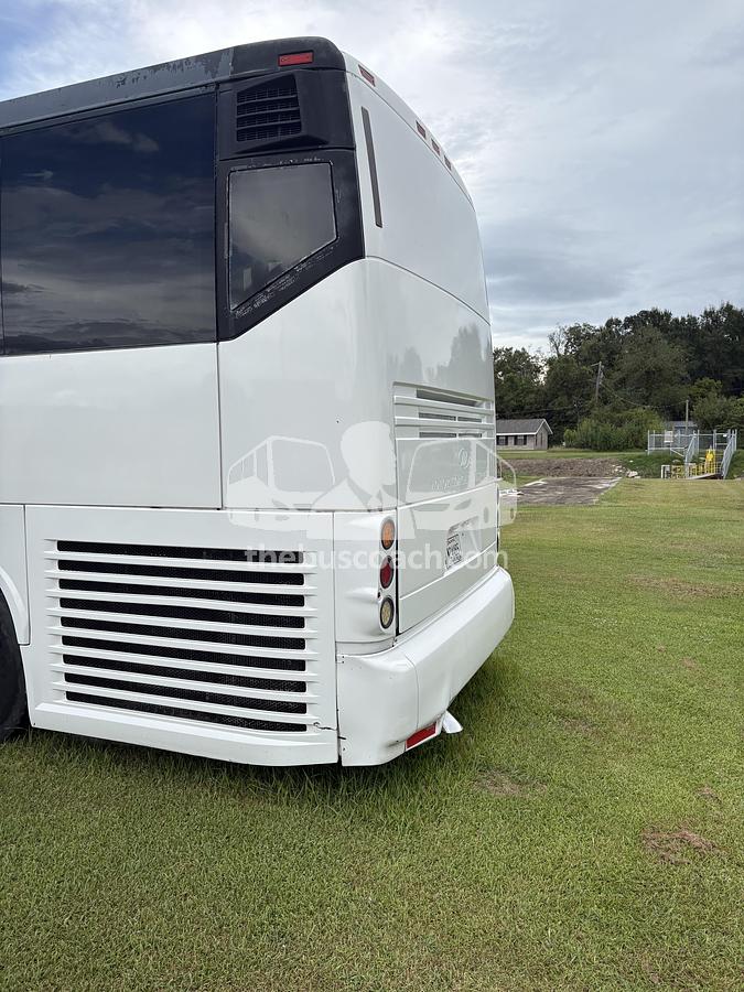 Used 2004 MCI J4500
