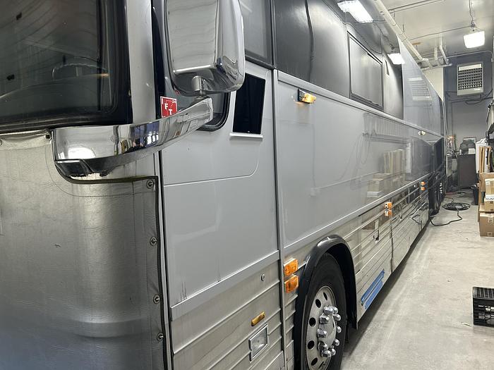 Used 2005 PREVOST XL2 Entertainer