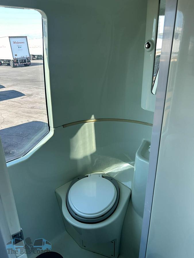 Used 2016 VOLVO 9700