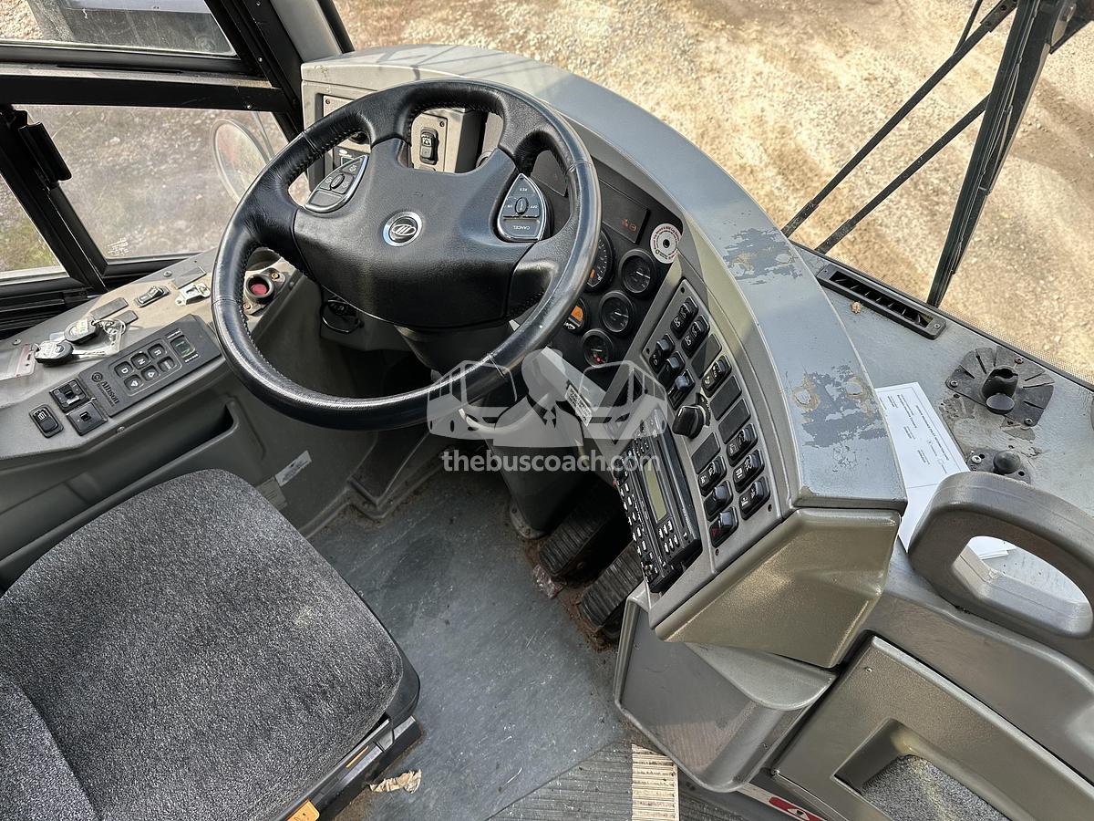 Used 2009 MCI J4500