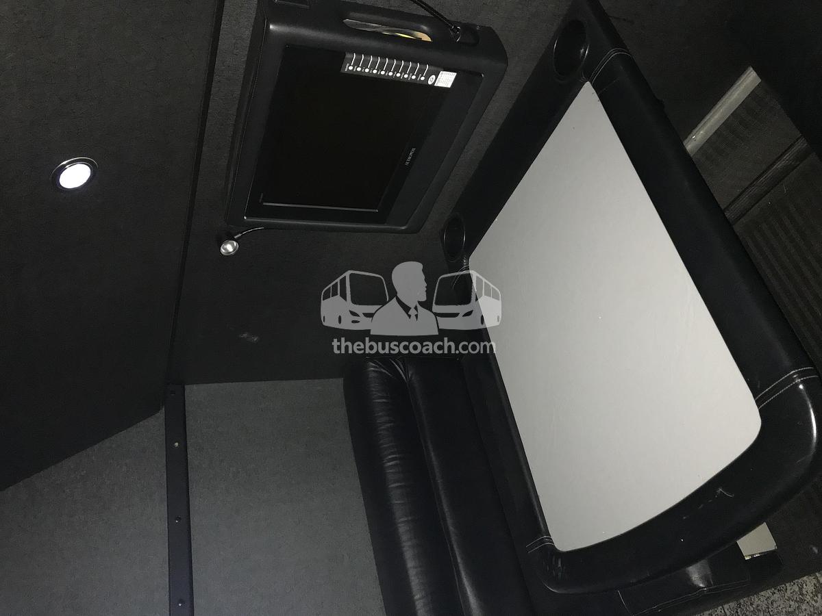 Used 2006 MCI E4500 Conv