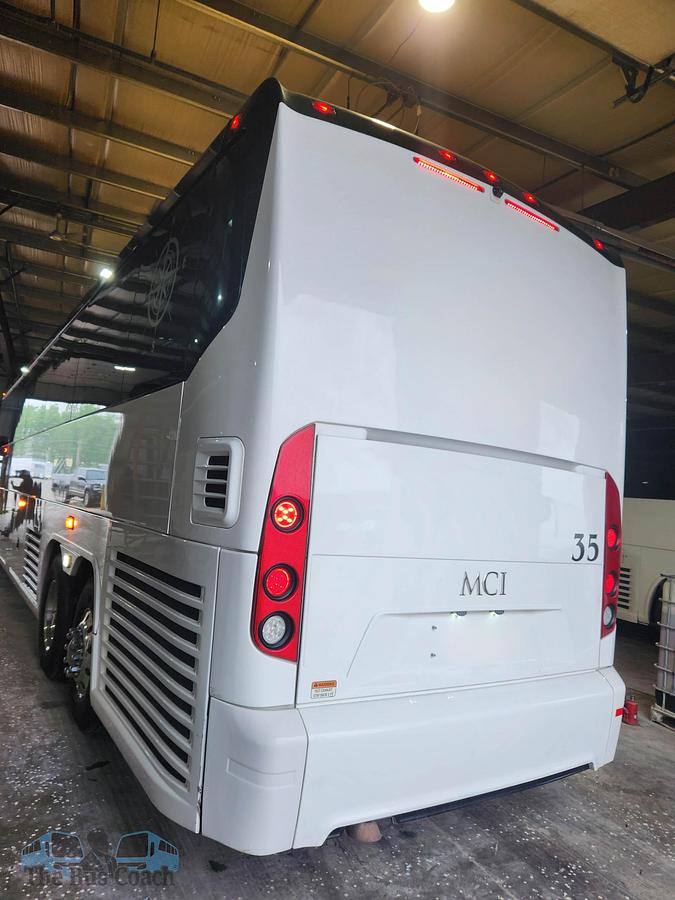 Used 2024 MCI J4500