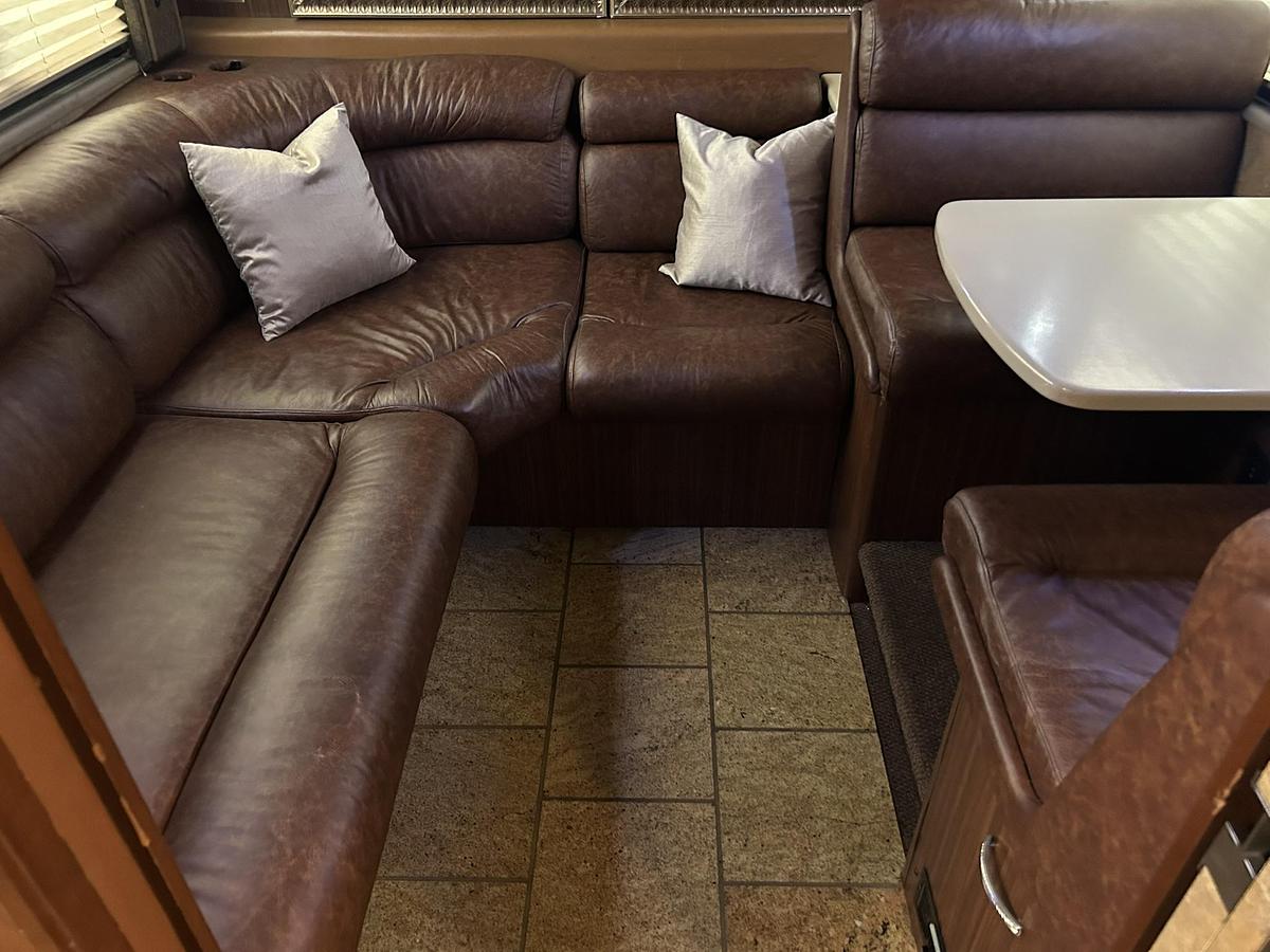 Used 2008 PREVOST XLII