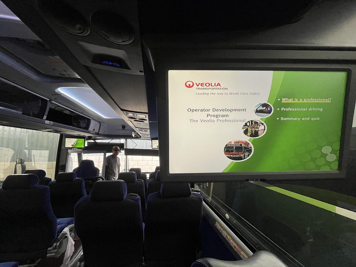 Used 2019 MCI J4500 ADA