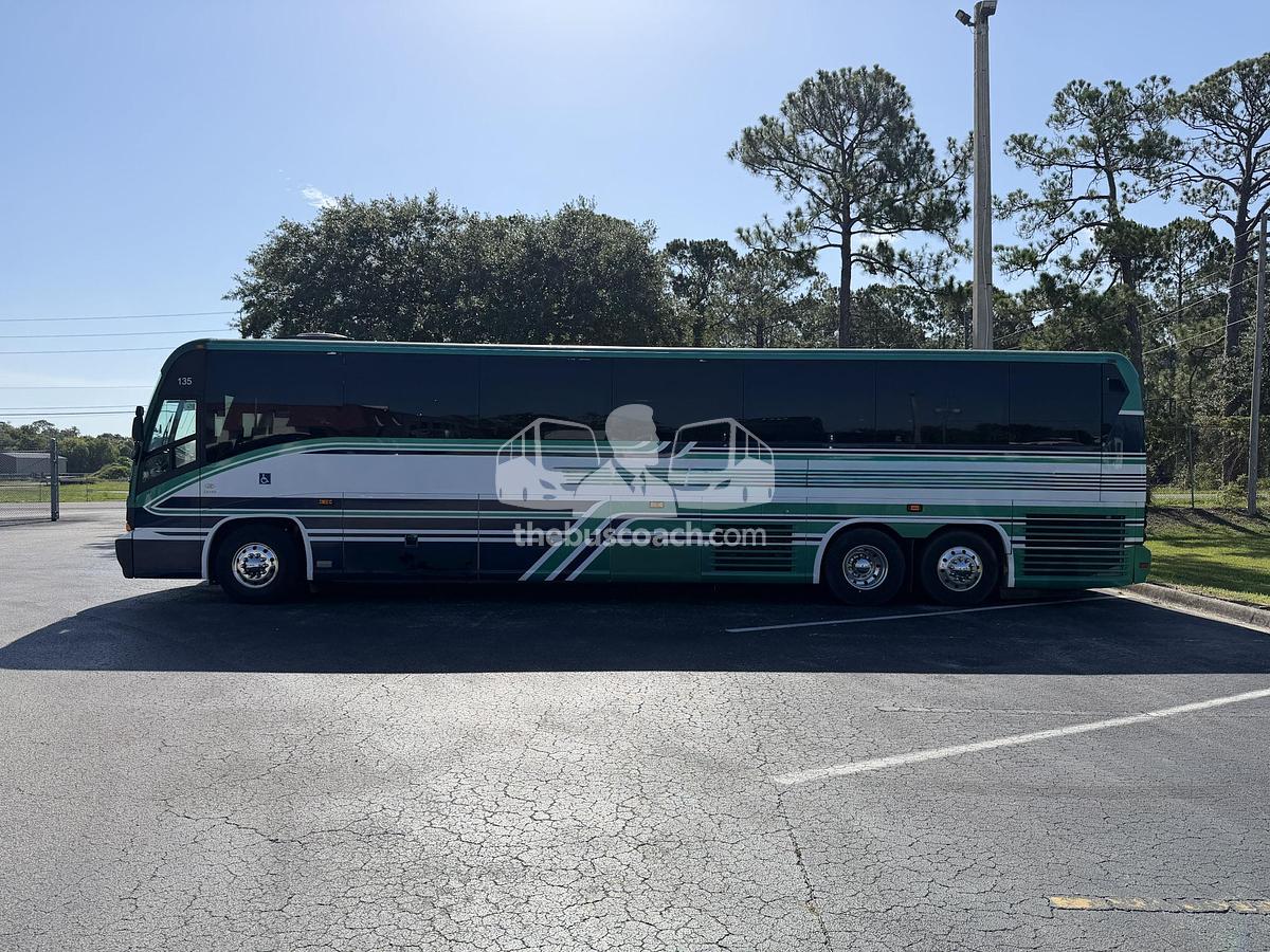 Used 2007 MCI J4500