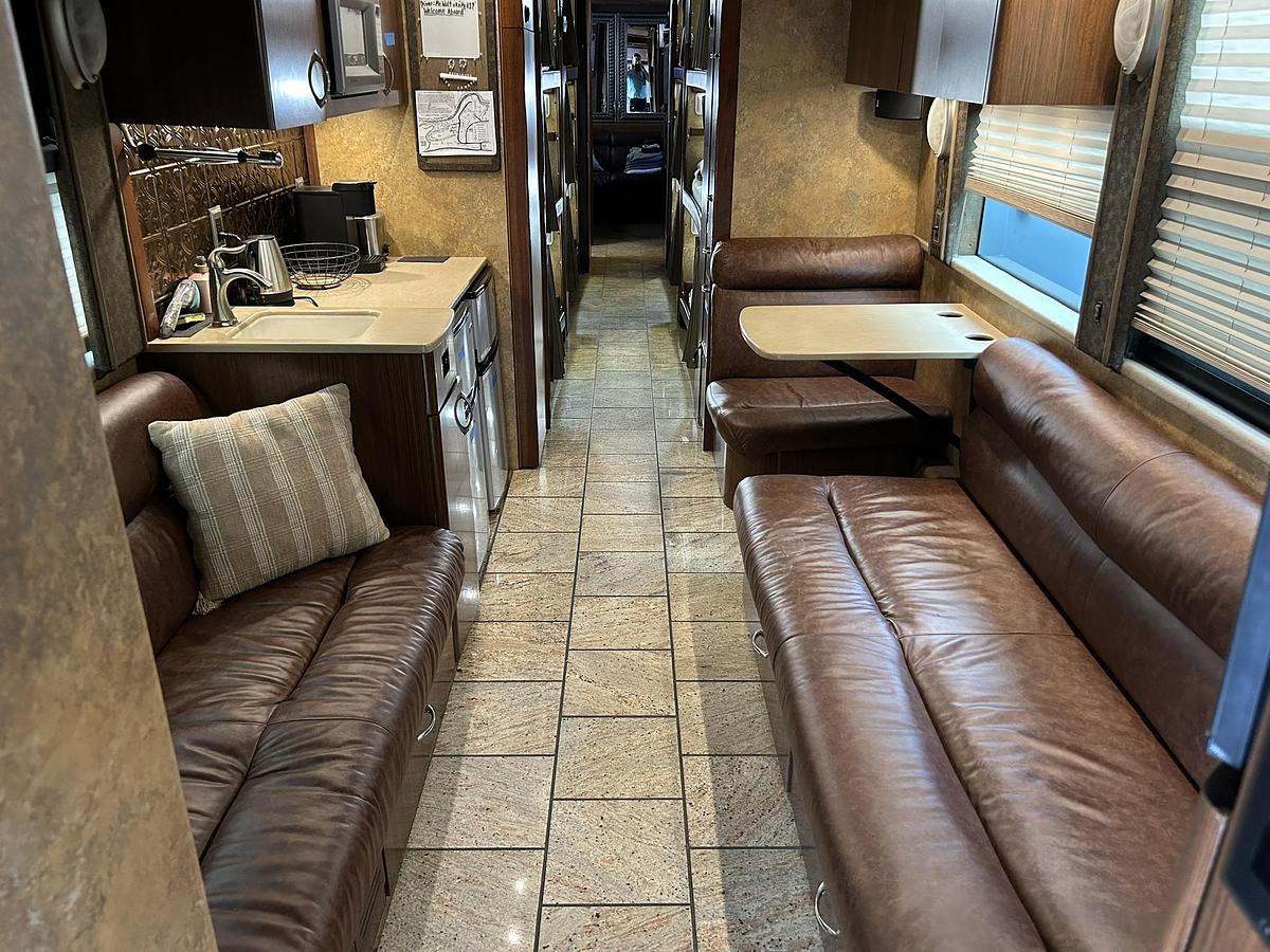Used 2008 PREVOST XLII