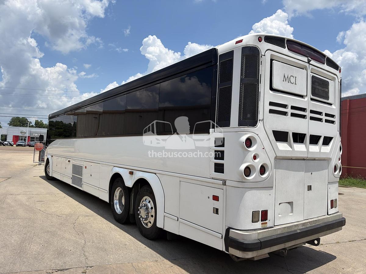 Used 2020 MCI D4505