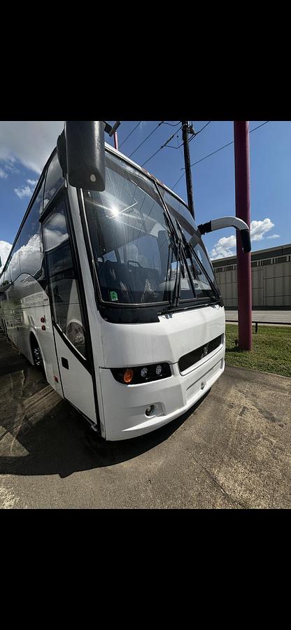 Used VOLVO 9700